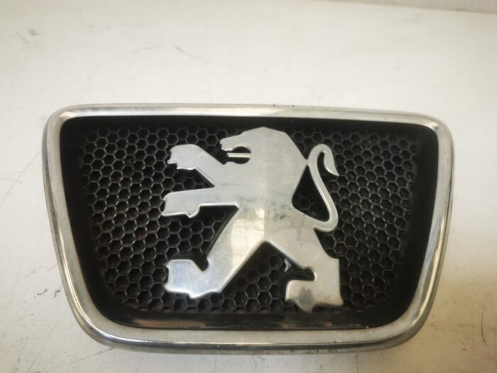 Rejilla emblema delantero Peugeot 306 1997