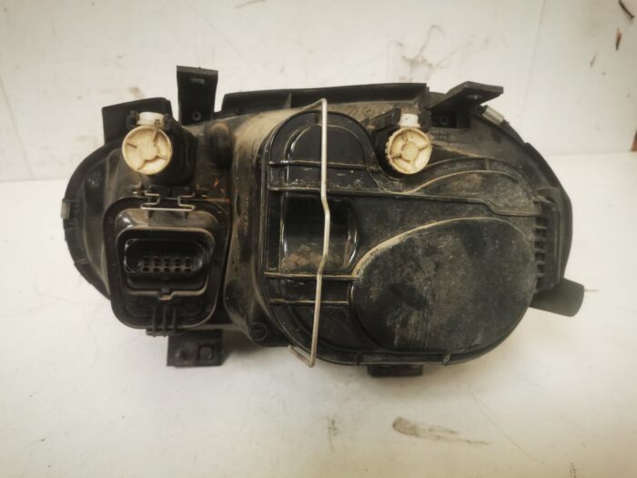 Faro delantero derecho VW Golf IV 1997 con portalámparas