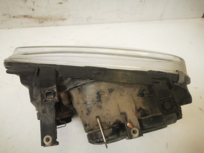 Faro delantero derecho VW Golf IV 1997 con portalámparas