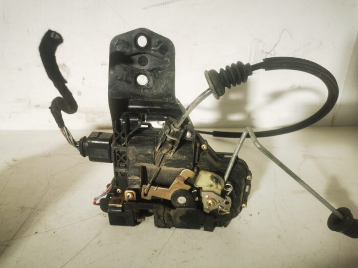Cerradura delantera derecha VW Golf IV
