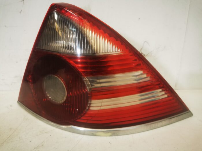 Piloto trasero derecho Ford Mondeo III 2003