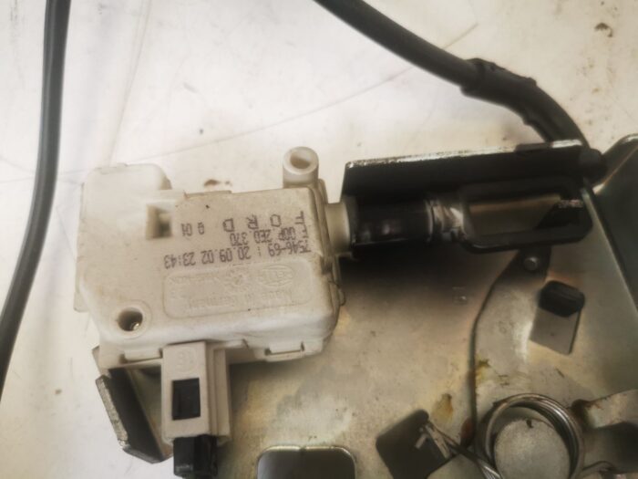 Cerradura portón maletero Ford Mondeo III 2003 con servomotor eléctrico