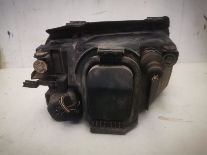 Faro delantero izquierdo Audi A4 8D 5B 1999