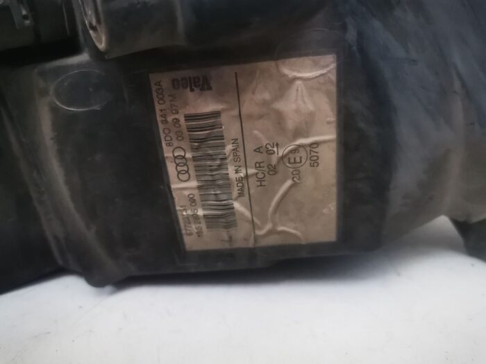 Faro delantero izquierdo Audi A4 8D 5B 1999