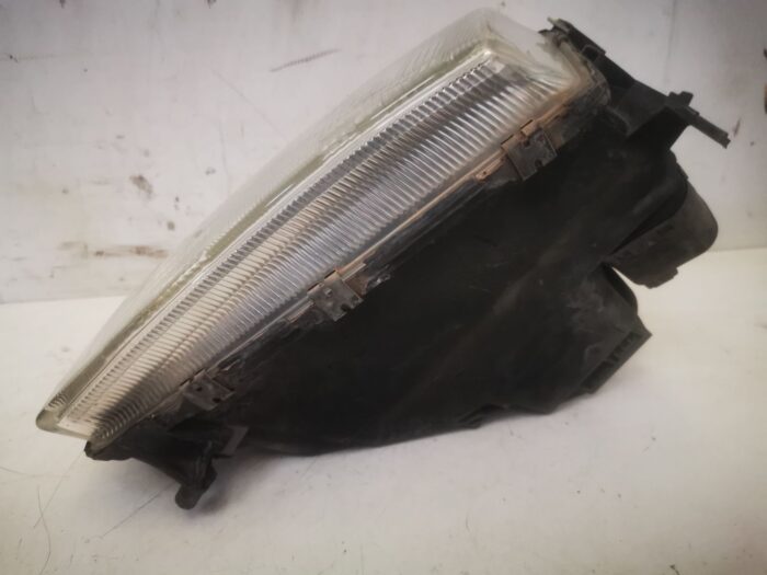 Faro delantero izquierdo Audi A4 8D 5B 1999
