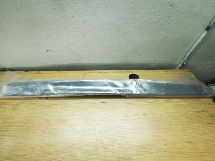Spoiler central paragolpes delantero Renault Megane IV