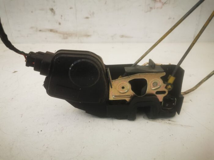 Cerradura delantera derecha Hyundai Matrix 2006
