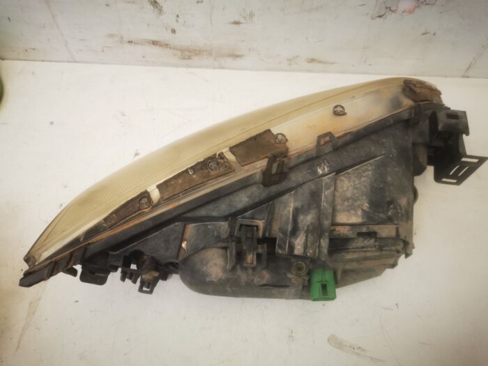 Faro delantero izquierdo Ford Mondeo III 2003