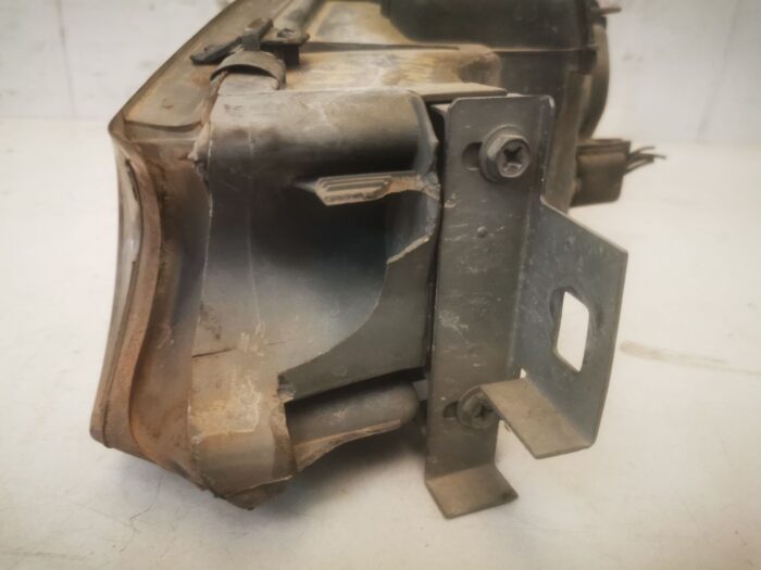 Faro delantero derecho Ford Mondeo II 2000