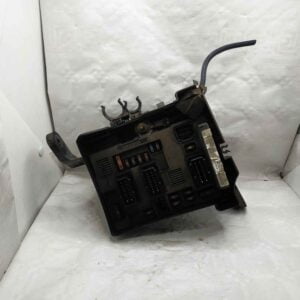 Caja relés BSM Peugeot 206 con tapa motor KFW