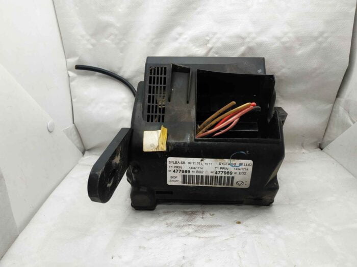 Caja relés BSM Peugeot 206 con tapa motor KFW