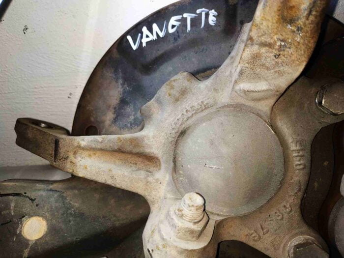 Mangueta con pinza y disco freno izq Nissan Vannette