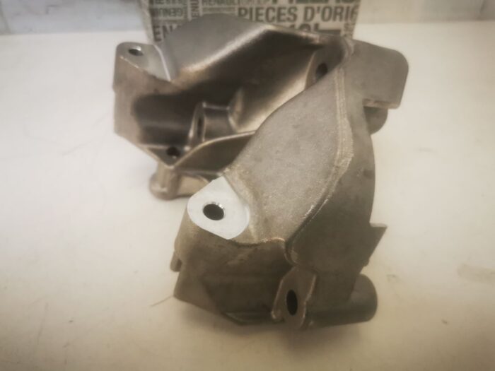 Soporte alternador Renault Traffic III