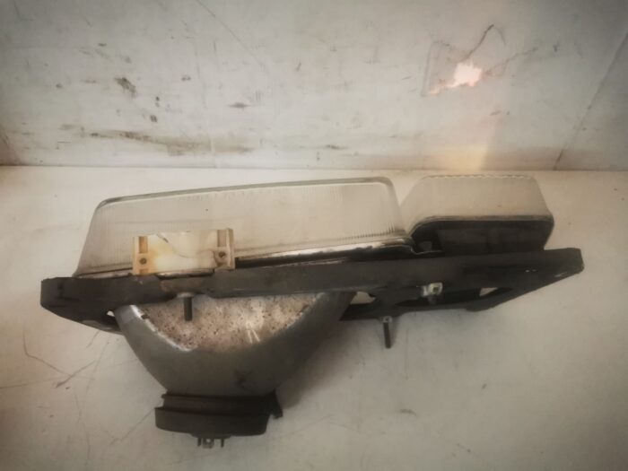 Faro delantero izquierdo Volkswagen passat 32B