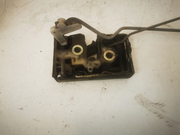 Cerradura trasera derecha VW Passat 32B 1984