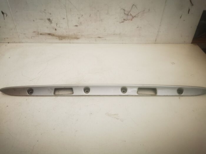 Moldura tirador portón maletero Mercedes Benz clase E W210 gris plata