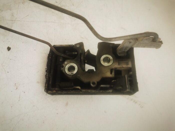 Cerradura trasera izquierda Volkswagen Passat 32B 1984