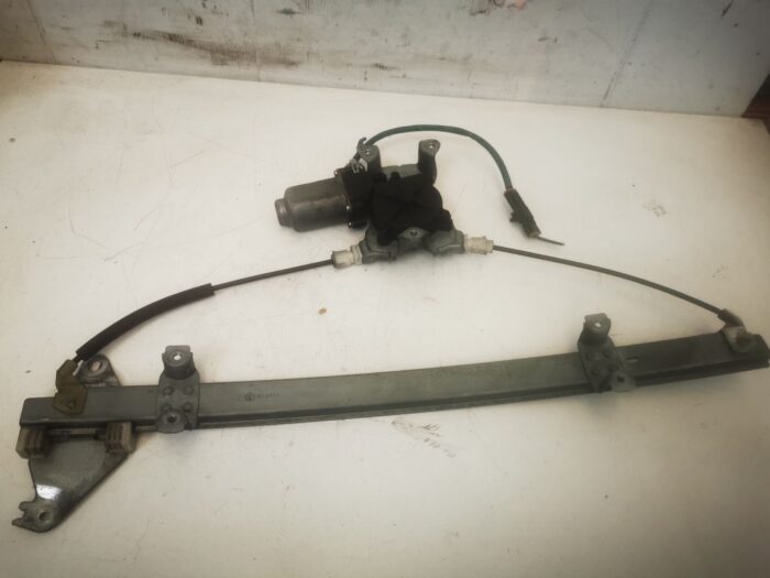 Elevalunas eléctrico con motor delantero izquierdo Nissan Almera II N16