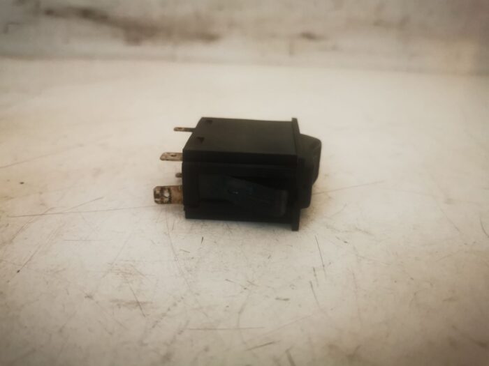 Botón luneta térmica trasera VW Passat 32B 1984