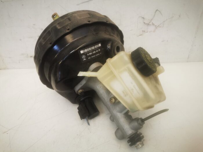 Servofreno con bomba y depósito Mercedes Benz clase C W203 320cdi
