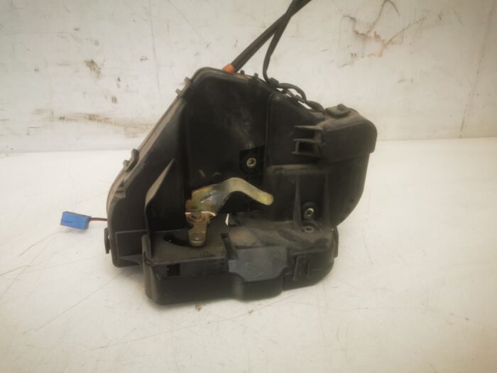 Cerradura trasera derecha Mercedes C320 W203 2005