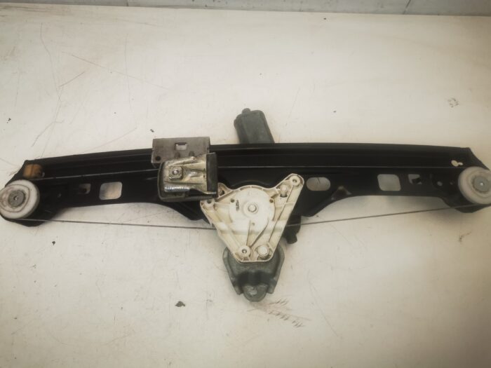 Elevalunas trasero derecho Mercedes C320 W203 2005