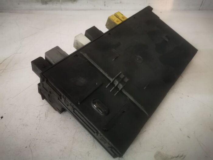 Caja Relés y fusibles Mercedes C320 W203 2005