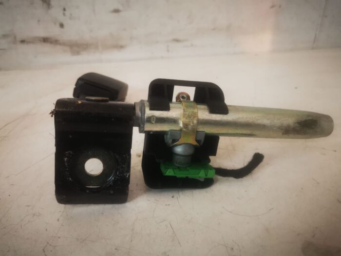 Anclaje cinturón con pretensor trasero izquierdo Mercedes C320 W203 2005