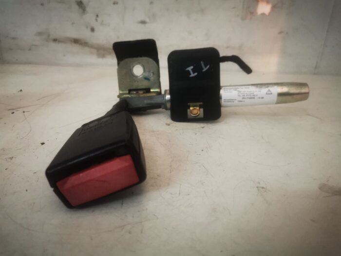 Anclaje cinturón con pretensor trasero izquierdo Mercedes C320 W203 2005