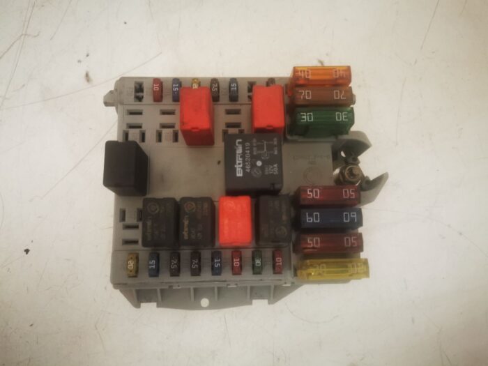 Caja Fusibles Fiat Punto 2002 gasolina