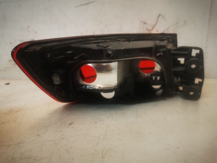 Piloto trasero derecho Audi A4 (8W2, B9) 2016