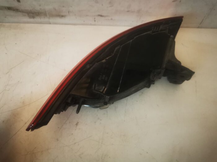 Piloto trasero derecho Audi A4 (8W2, B9) 2016