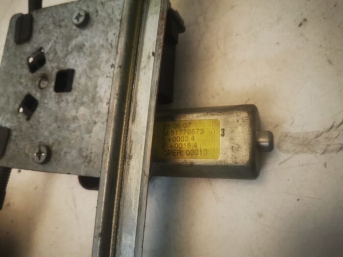 Elevalunas trasero izquierdo con motor Fiat Bravo II 2009
