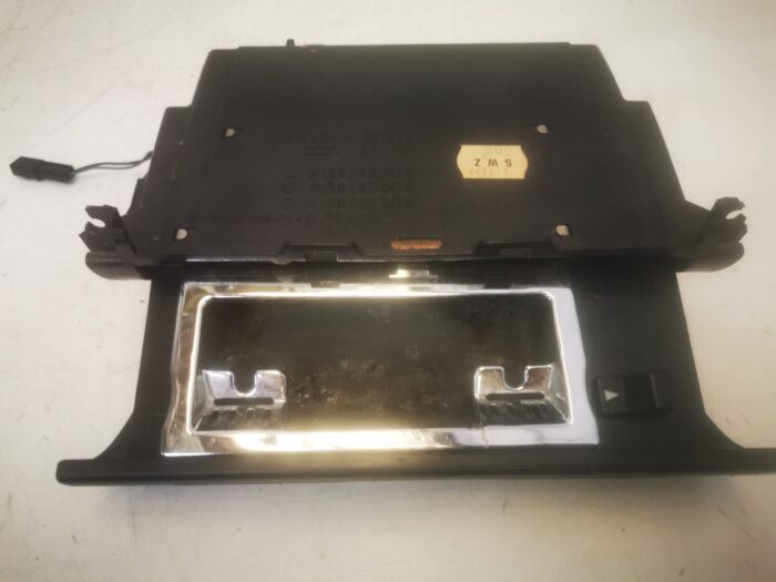 Cenicero Audi A4 1999