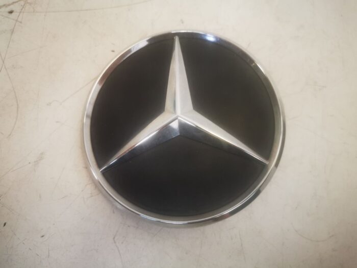 Embellecedor logo portón trasero Mercedes Sprinter 3.5 T furgón