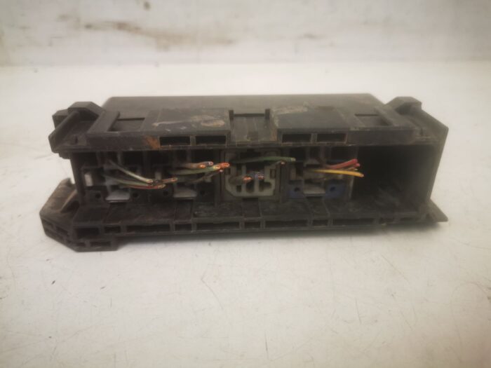 Caja fusibles y relés Nissan Serena 1996