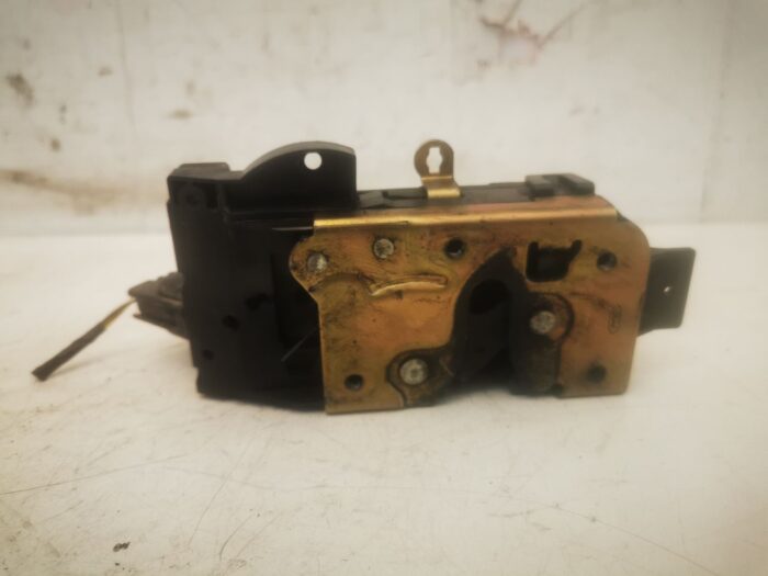 Cerradura puerta trasera izquierda Ford Focus 2000