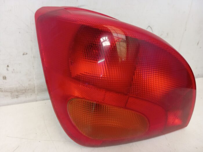 Piloto trasero izquierdo Ford Fiesta IV 1996