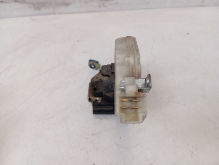 Cerradura puerta delantera derecha Nissan Almera Tino