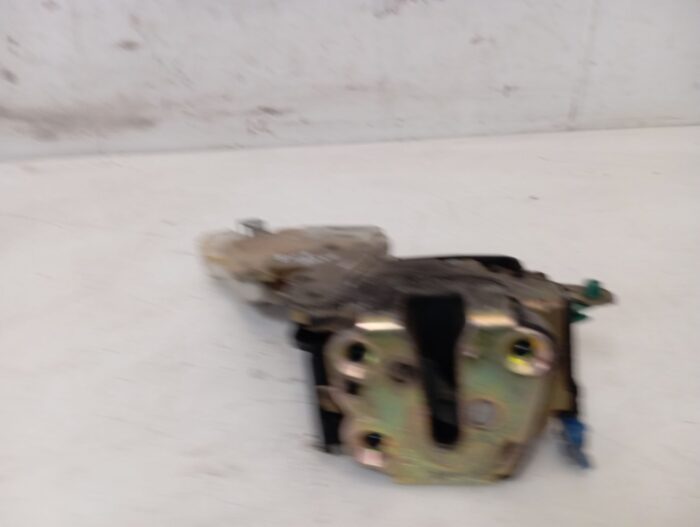 Cerradura puerta delantera derecha Nissan Almera Tino