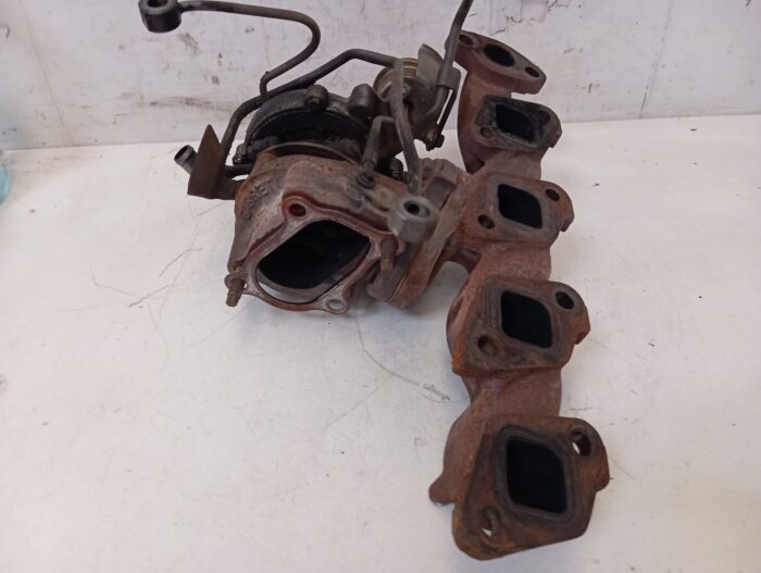 Turbo Nissan Almera Tino 2001