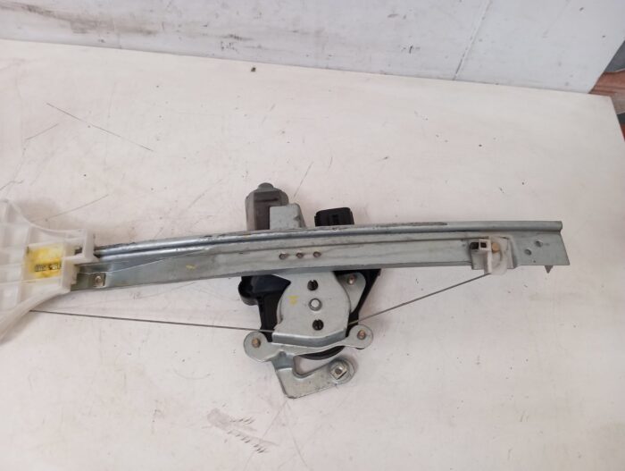 Elevalunas con motor trasero izquierdo Ford Mondeo III 2005