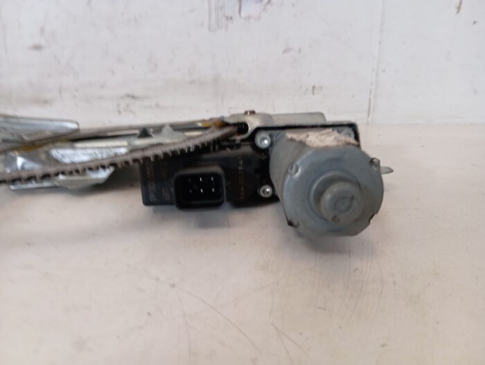 Elevalunas delantero derecho con motor Opel Astra H 2005