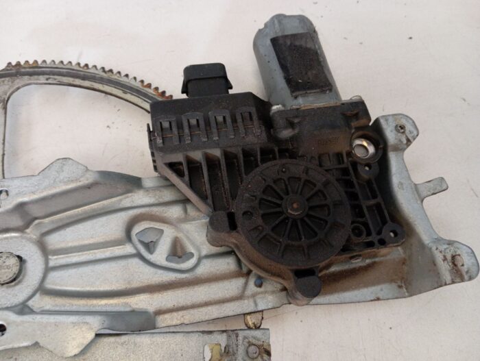 Elevalunas delantero derecho con motor Opel Astra H 2005