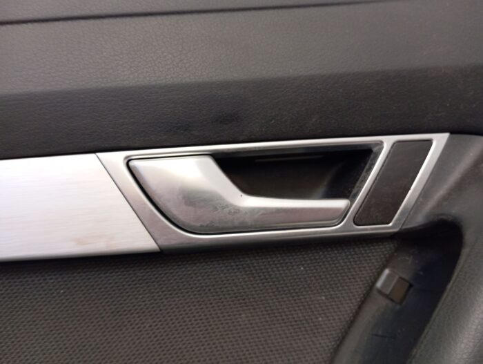Panel de puerta trasero izquierdo Audi A6 Avant 2004