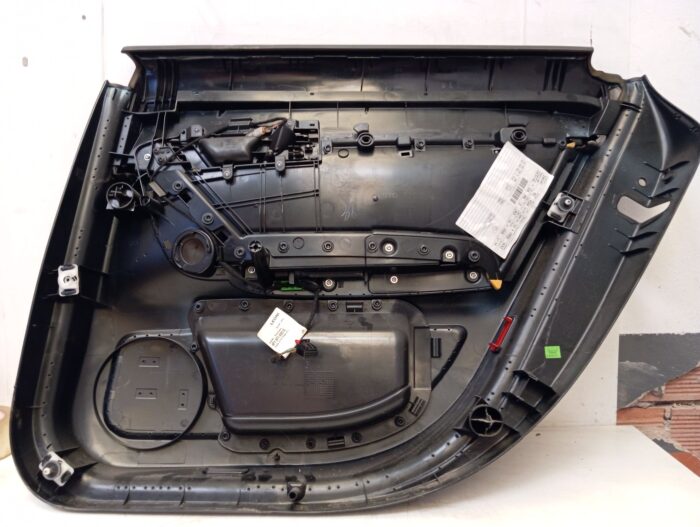 Panel de puerta trasero izquierdo Audi A6 Avant 2004