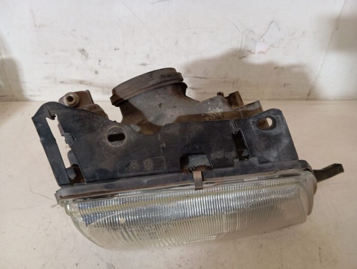 Faro derecho Citroën Saxo 1998