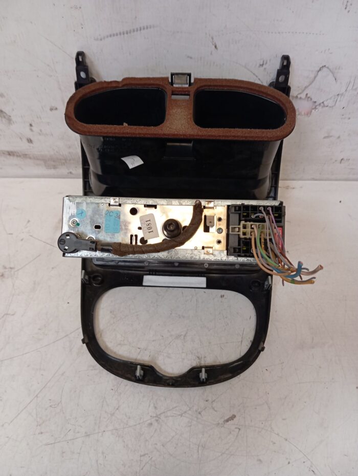 Consola central con aireadores y radio Peugeot 206 Fastback 2003