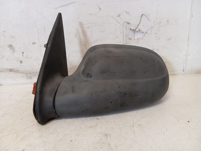 Retrovisor Citroën Saxo izquierdo eléctrico 2000
