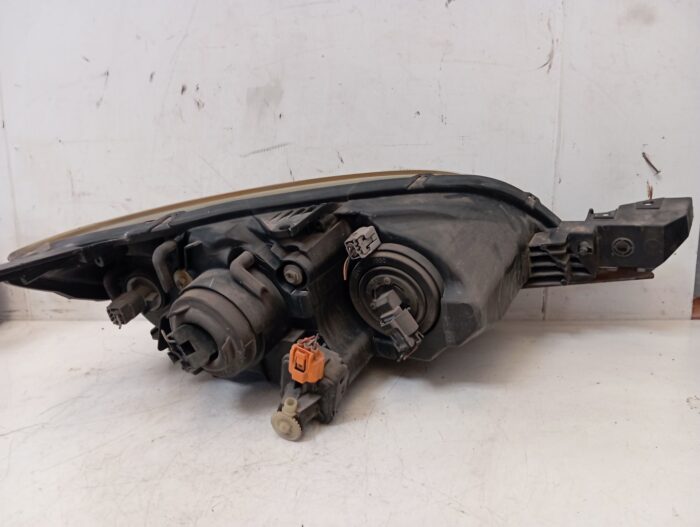 Faro izquierdo Mazda 3 2004 con defecto